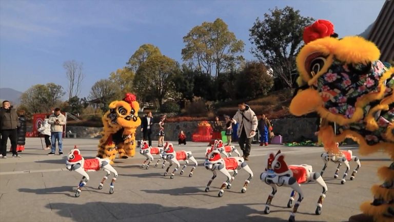 Tech éblouit les visiteurs lors des célébrations du festival du printemps en Chine