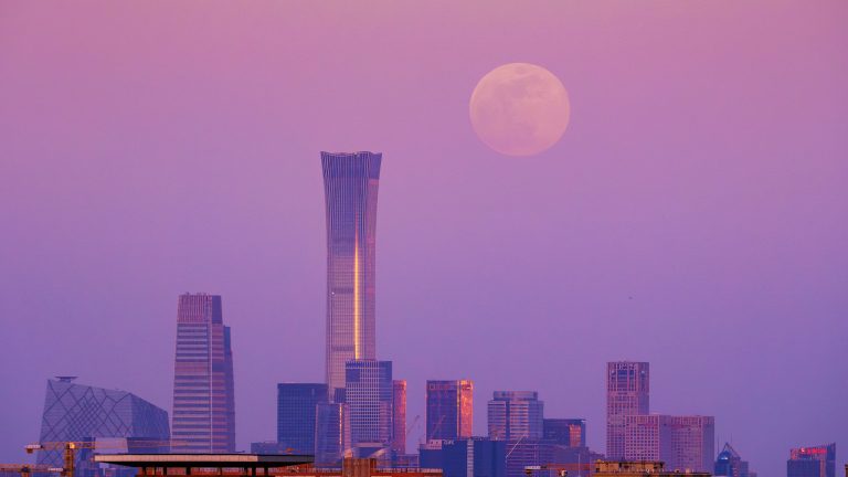 The Lunar Glow: Science and Tradition in the Lantern Festival Sky