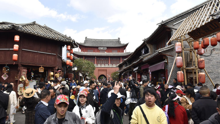 Consommation de services et «investir dans les personnes» Key to Expanding Demande