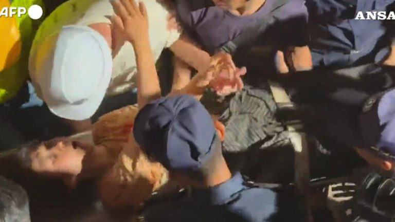 Earthquake in Myanmar, collapses and chasms in the streets – Videos