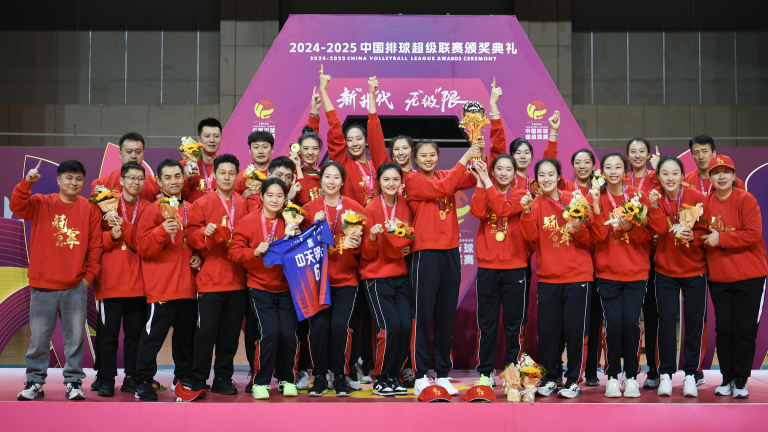 Jiangsu a couronné des champions chinois de volleyball féminin lors de la victoire de retour