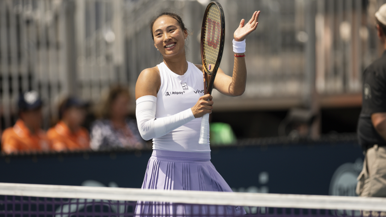 Le champion olympique chinois Zheng atteint les quarts de finale ouverts de Miami