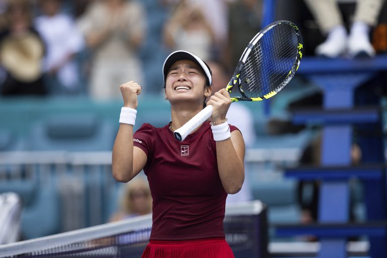 Le joker Alexandra Eala étourdie Iga Swiatek pour atteindre Miami Open Mamimiales
