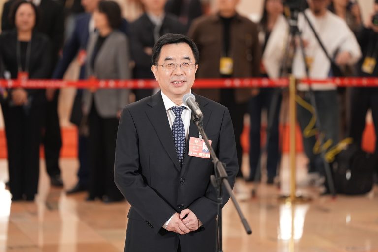 Le membre du CPPCC met en évidence l&rsquo;harmonie écologique dans le Sanjiangyuan chinois
