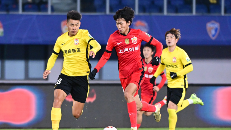 Le port de Shanghai, la côte ouest de Qingdao combine pour six buts en 3-3