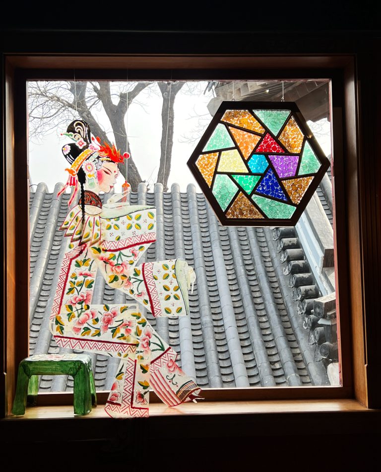 L&rsquo;ensemble d&rsquo;art présente des images élégantes d&rsquo;héroïne Mu Guiying