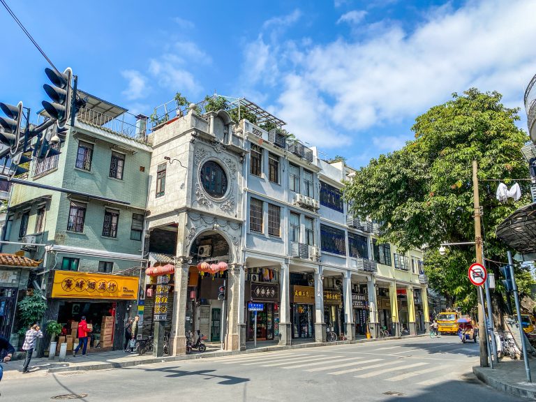 Les rues de Guangzhou et Siem Reap reflètent la diversité urbaine