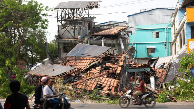 Media, collapsed school near Mandalay, 12 children killed