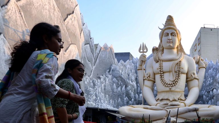 Untouchables admitted for the first time in a Hindu temple