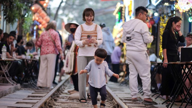 Vietnam: Hanoi prohibits tours on the famous Train Street