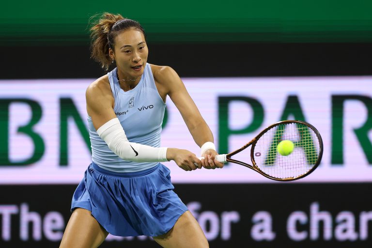 Zheng Qinwen s&rsquo;est mis à affronter Iga Swiatek dans les quarts de finale de BNP Paribas Open