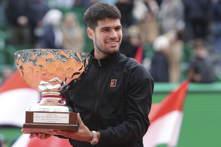 Carlos Alcaraz vient de derrière pour remporter le titre de jeune fille à Monte-Carlo
