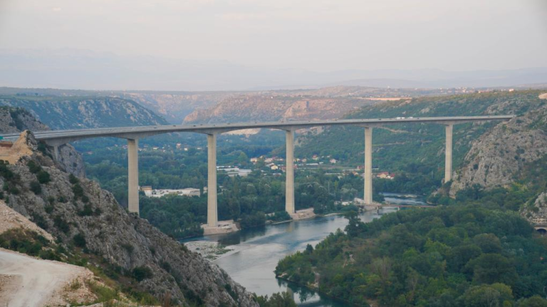 La Chine, la Bosnie-Herzégovine se déroulent un modèle de coopération amicale