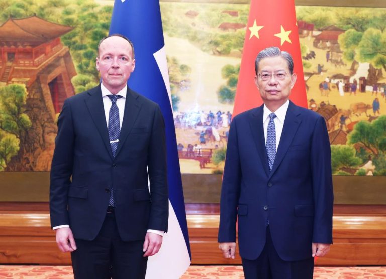 Le meilleur législateur de la Chine tient des pourparlers avec le Président du Parlement finlandais
