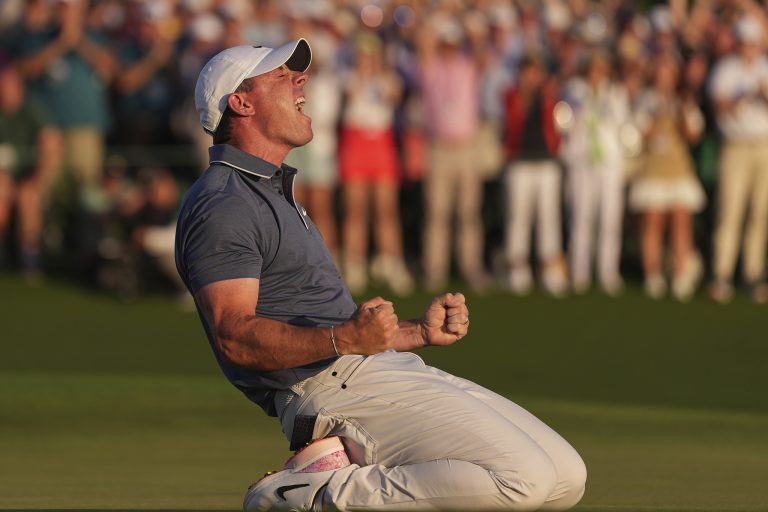 Le temps de Rory! McIlroy gagne des maîtres pour terminer la carrière Grand Chelem