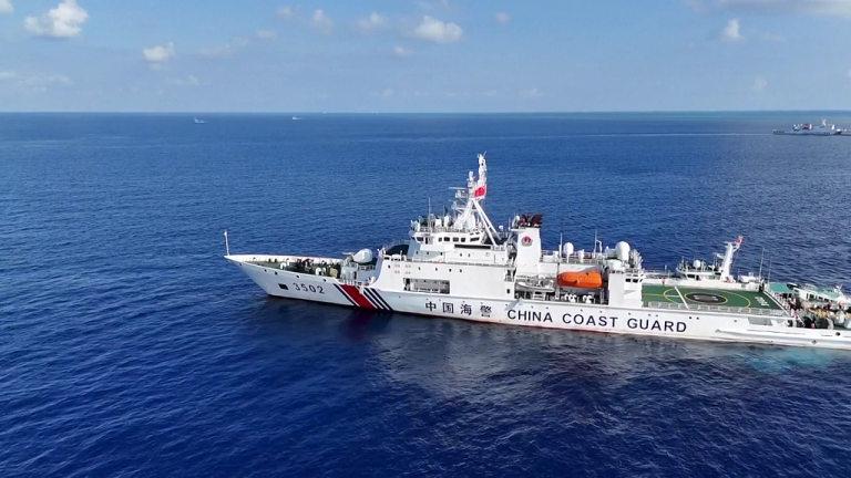 Les navires philippins se sont repoussés après des actions provocantes près de Huangyan Dao