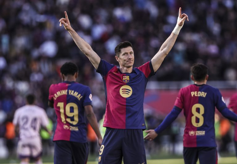 Lewandowski frappe deux fois en tant que Barca Top 4-1 Girona pour prendre la tête de La Liga