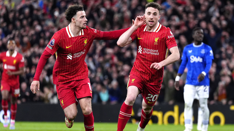 Liverpool a battu Everton en tant que titre à tisser, Man City gagne sans Haaland