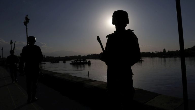 Night of clashes between armies of India and Pakistan in Kashmir