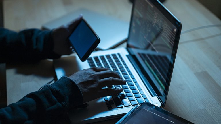 Plus de 900 suspects de fraude aux télécommunications remis par le Myanmar à la Chine