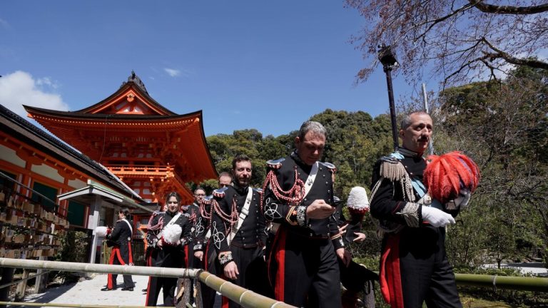 The carabinieri gang pays homage to the Sanctuary of Kamigamo
