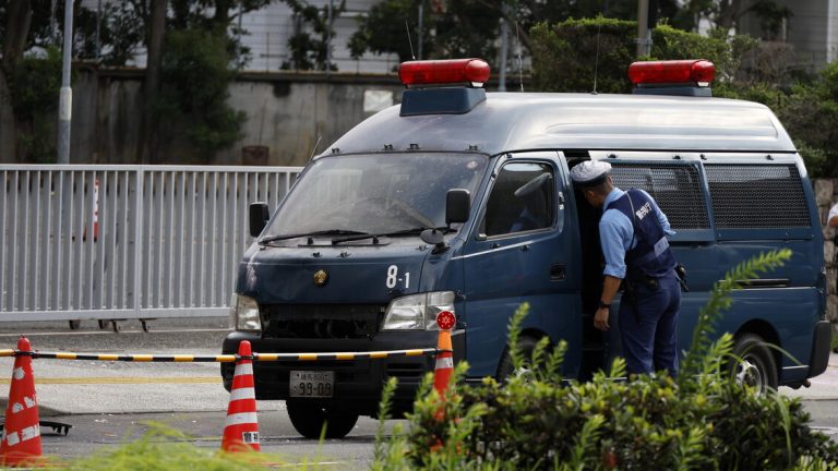 Cars on a group of children in Osaka, a arrested man