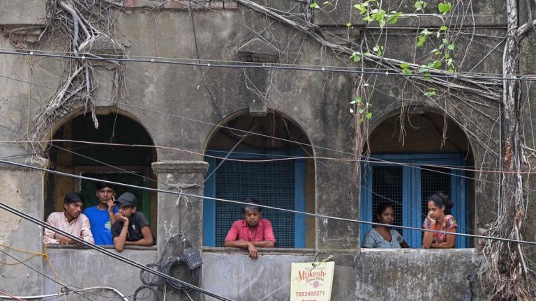 Fire in a Calcutta hotel, at least 15 deaths