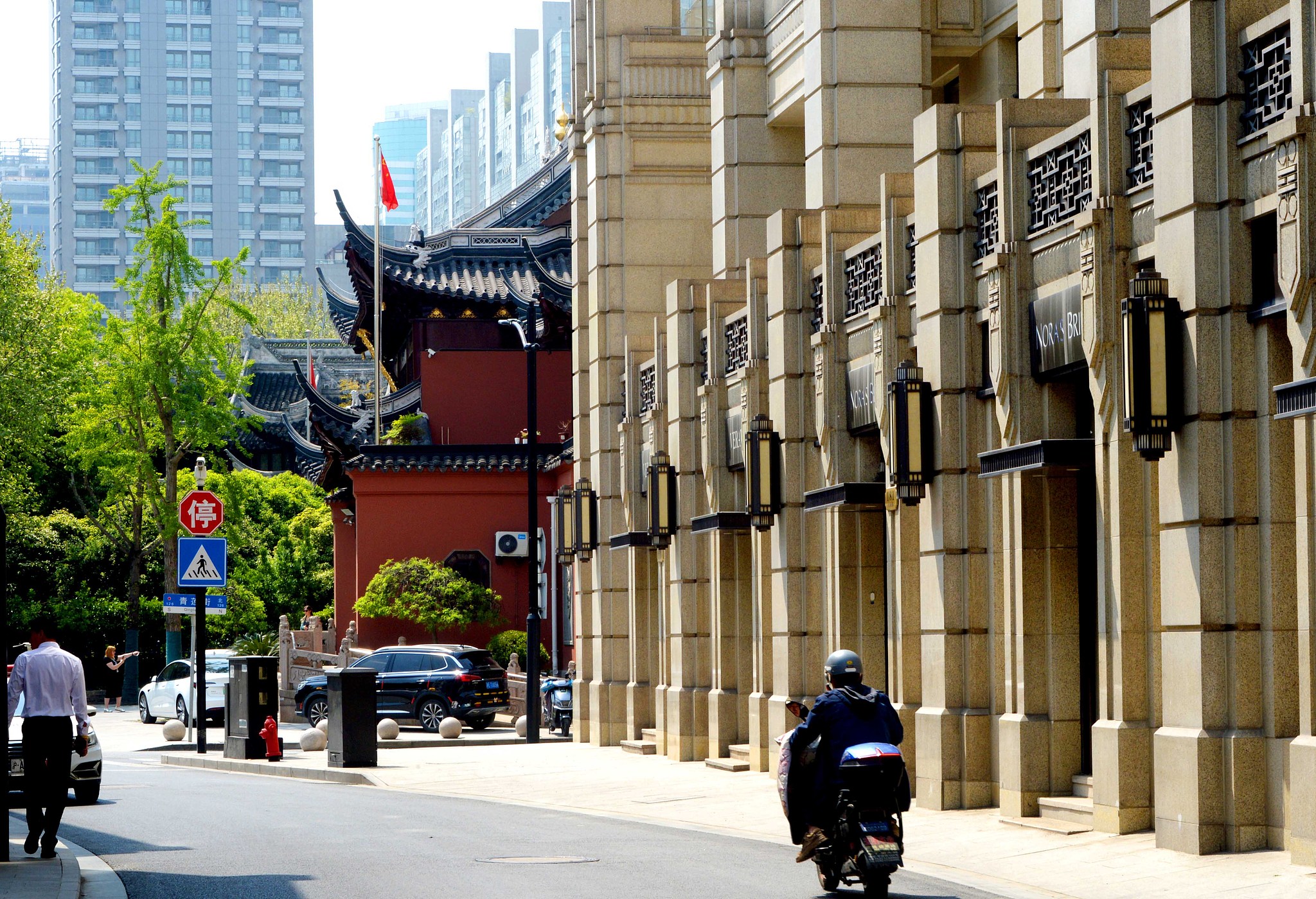 Le bloc Luxiangyuan dans le district de Huangpu est revitalisé dans le cadre d'une campagne de rénovation urbaine à Shanghai, en Chine, le 8 avril 2025. / VCG