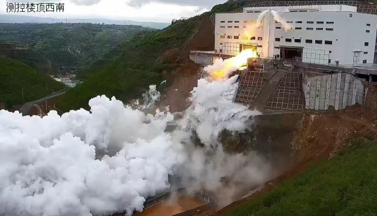 La Chine termine les tests de moteur à fusée liquide lourde et réutilisable