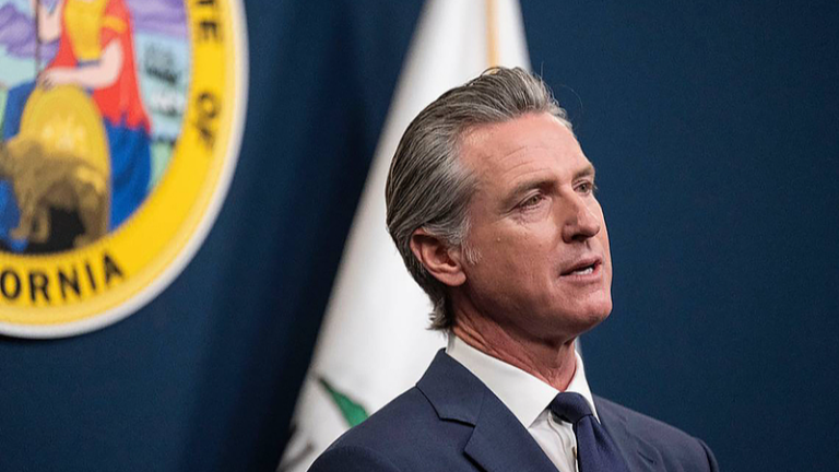Les petites entreprises dévastées par les tarifs de Trump: le gouverneur de Californie