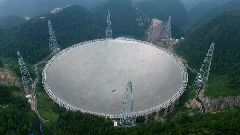 Les télescopes chinois et sud-africains élargissent les horizons galactiques
