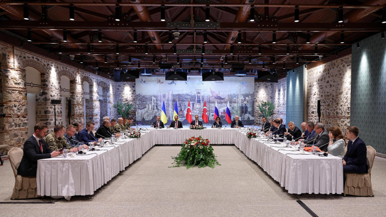 Russie-Ukraine s&rsquo;asseoir rare chance de résolution politique: les experts