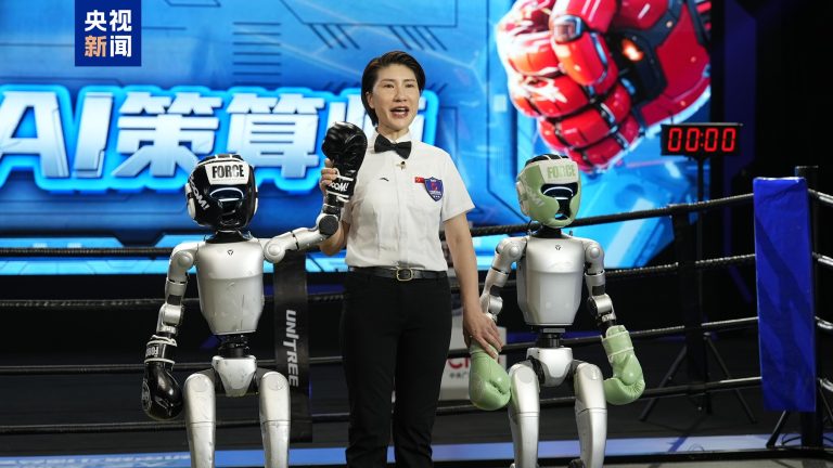 «  Stravamment AI  » remporte le concours de combat de robots humanoïdes de CMG