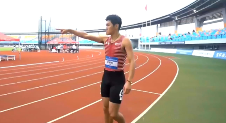 Chen Yuanjiang en Chine bat le record junior asiatique de 110m Haies masculin