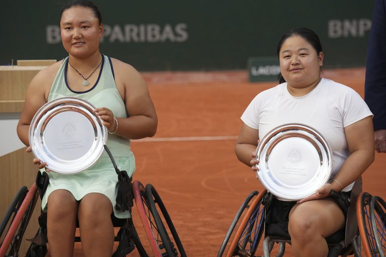 Duo chinois Li & amp; Wang Finis Whelchair Finds-up à French Open