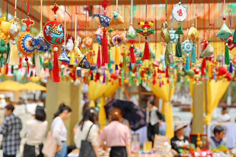 La sagesse de la santé intégrée dans les traditions du festival des bateaux-dragon