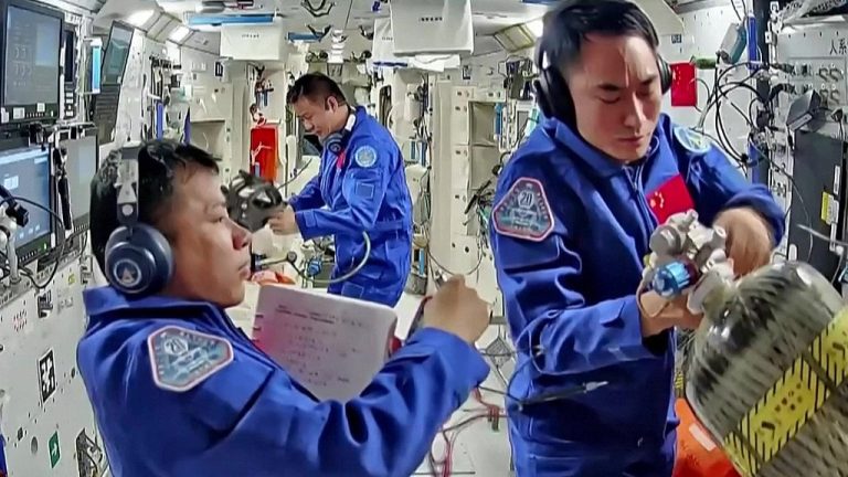 Les étudiants hongrois se connectent avec les astronautes chinois dans l&rsquo;espace