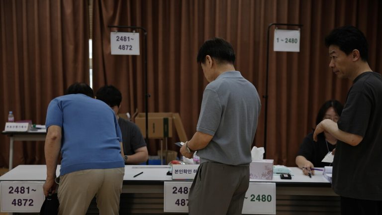 The presidential elections in South Korea, an turnout at 18.3%