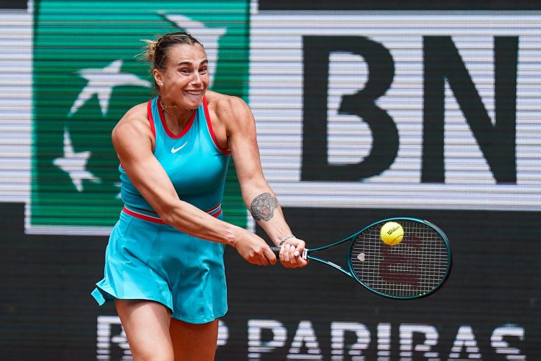 Zheng Qinwen termine la campagne Open de France avec la septième défaite contre Sabalenka