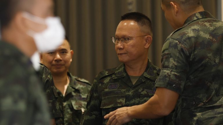 Average, Thailand closes the entire border with Cambodia