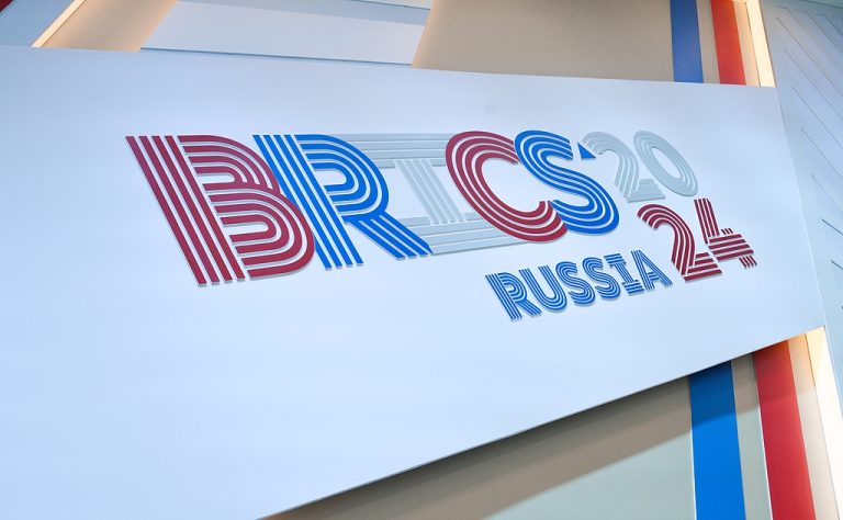 BRICS Rettement des devises: promesse et défi institutionnel