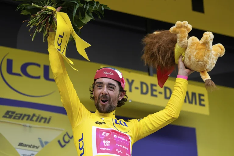 Ben Healy prend le Tour de France Jersey jaune après l&rsquo;étape 10