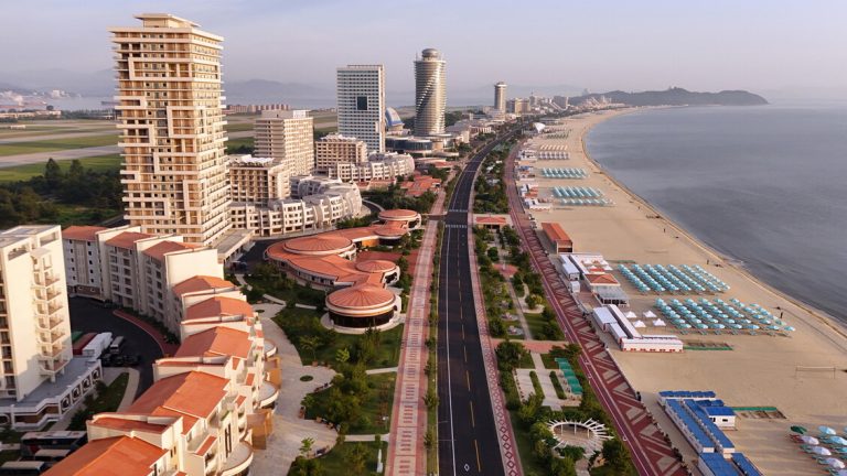 In the mega resort of Kim few tourists, all Russian