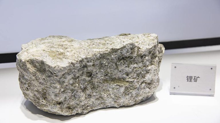 La Chine découvre une source importante de minerais de lithium