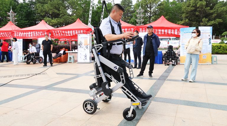 La Chine favorise des solutions de haute technologie pour le soutien aux personnes handicapées