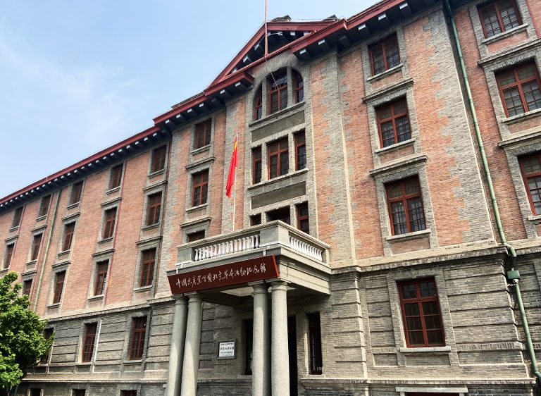 Le bâtiment rouge: berceau de révolution et de pensée moderne en Chine