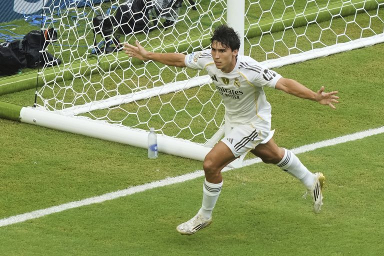L&rsquo;en-tête de Garcia hoche la tête du Real Madrid dans les quarts de finale de la Coupe du monde des clubs
