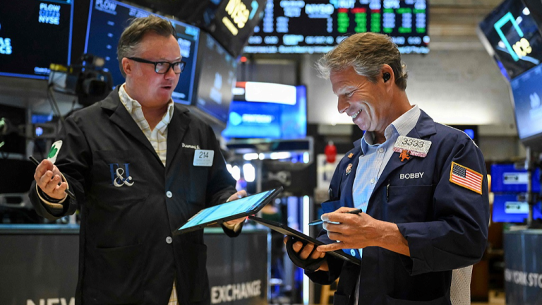 Les actions américaines se ferment plus haut au milieu de l&rsquo;optimisme des investisseurs pour les principaux bénéfices technologiques