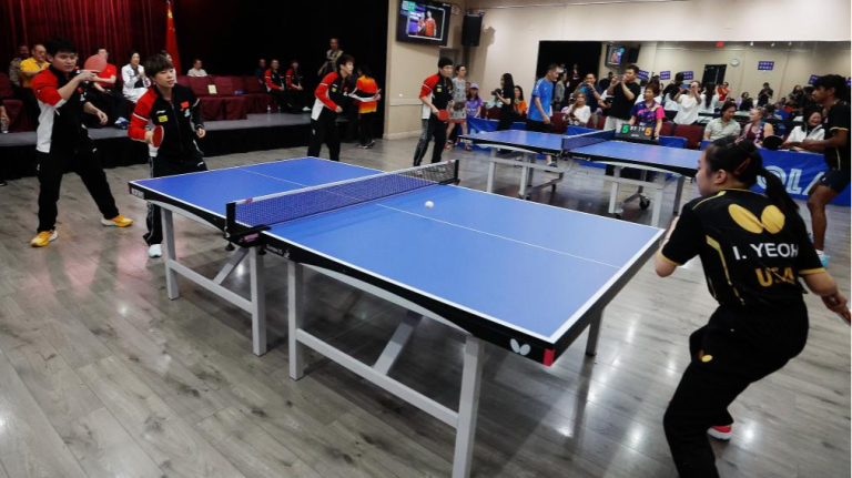 Les athlètes chinois, américains marquent le 54e anniversaire de la «diplomatie ping-pong»