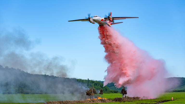 Les avions de recherche civile et de sauvetage civil de la Chine complètent le vol de jeune fille
